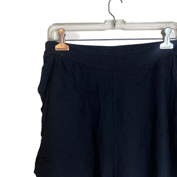 3 for $30! Don’t ask why black‎ flowy shorts - Picture 2 of 7